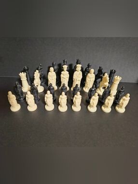 Vintage Roxy Chess Set 1970s Medieval Style Weighted Pieces - Complete